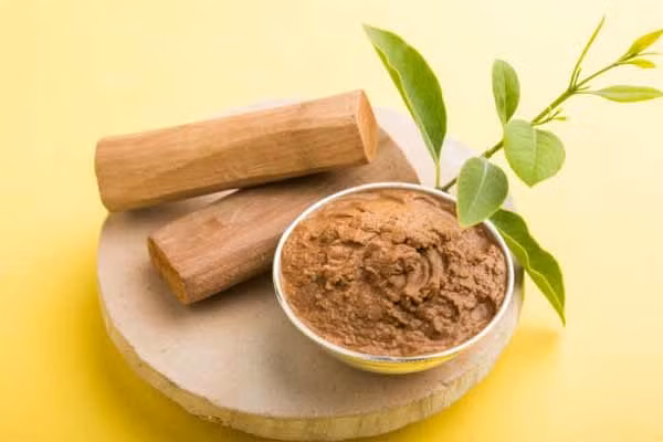 Cây gỗ đàn hương có giá rất đắt đỏ. Chúng có giá lên đến 500 - 1000 USD/kg tuỳ thời điểm. Gỗ đàn hương là loại cây mà tất cả các phần của nó đều có giá trị sử dụng, không bỏ đi một phần nào. Mời các bạn xem video: Khung cảnh thiên nhiên tuyệt đẹp tại các quốc gia ít dân nhất thế giới. Nguồn: VTC.