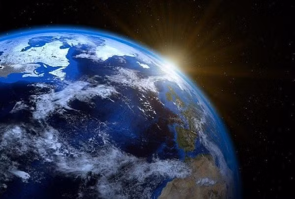 Trước đây, các nhà khoa học đề xuất bổ sung một "giây nhuận âm" vào giờ chuẩn của thế giới bởi phát hiện ra rằng kể từ năm 2020, Trái Đất đã bất ngờ tăng vận tốc tự quay.