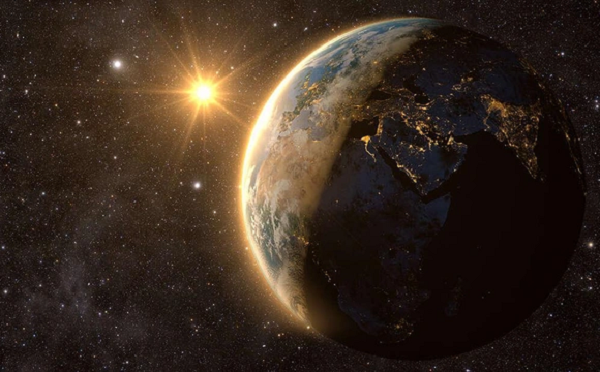 Mỗi ngày dài hơn ngày trung bình năm 2020 khoảng 0,39 mili giây. Từ ngày 1/7 đến 30/9, vòng quay của Trái Đất có hơi tăng tốc lại nhưng ngày vẫn dài hơn 0,05 mili giây so với năm 2020.