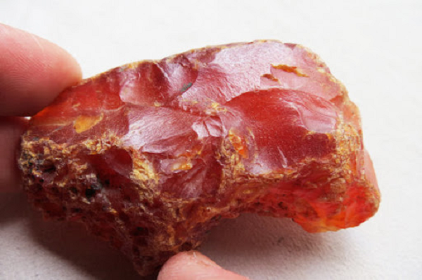 Đá mã não có tên tiếng Anh là Agat, là một dạng biến thể kết tinh của thạch anh. Đá mã não có thành phần hóa học là SiO2 lớp Oxyt và thuộc nhóm Chalcedon. Độ cứng của mã não là từ 6.5-7 MOHS và có tỷ trọng 2.6.