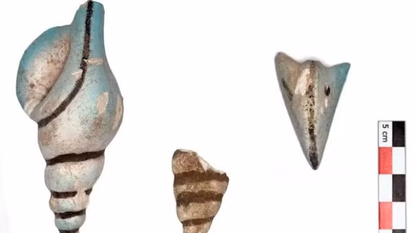 Đầu năm 2020, người ta khai quật được đồ gốm tinh xảo ở Akrotiri, một khu định cư cổ trên đảo Santorini. Một vật chứa hình vỏ sò được bảo quản tốt chứng tỏ những thành tựu nghệ thuật cấp cao của nền văn minh Mycenae.