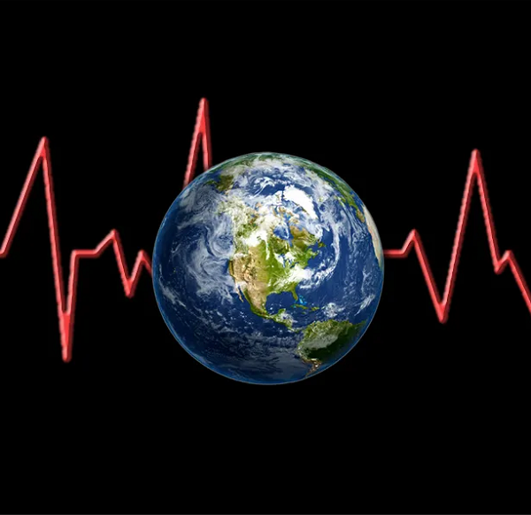 John Oliver đã phát hiện ra rằng nó đến từ một nơi nào đó ở phía nam hoặc xích đạo Đại Tây Dương và có cường độ mạnh hơn trong những tháng mùa hè ở Bắc bán cầu. Sau đó, vào năm 1980, Gary Holcomb, một nhà địa chất của Cục Khảo sát Địa chất Mỹ, cũng phát hiện ra xung bí ẩn mạnh hơn khi có bão.