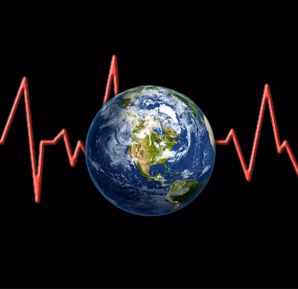 John Oliver đã phát hiện ra rằng nó đến từ một nơi nào đó ở phía nam hoặc xích đạo Đại Tây Dương và có cường độ mạnh hơn trong những tháng mùa hè ở Bắc bán cầu. Sau đó, vào năm 1980, Gary Holcomb, một nhà địa chất của Cục Khảo sát Địa chất Mỹ, cũng phát hiện ra xung bí ẩn mạnh hơn khi có bão.