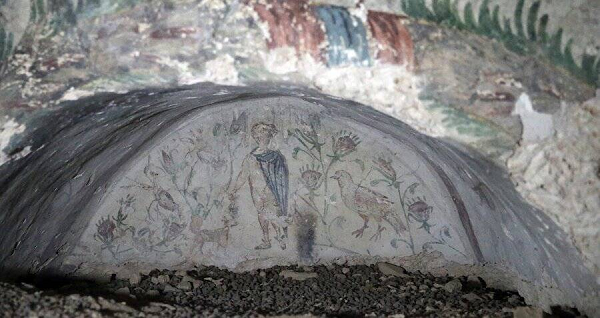 Theo nhà khảo cổ học Briol Can từ Đại học Uşak (Thổ Nhĩ Kỳ), trong mỗi căn phòng đều chứa một hay nhiều quan tài, trong đó người đã khuất được đưa vào trong khoảng thế kỷ thứ 2 - 4 sau Công Nguyên.