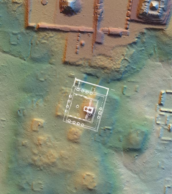 Dù người ta từng biết rằng các thương nhân của 2 bên đã đi lại, giao lưu với nhau, nhưng việc phát hiện cả một '' tòa thành ma'' của nền văn minh này được giấu kỹ trong thủ đô của nền văn minh kia là điều gây khó hiểu.