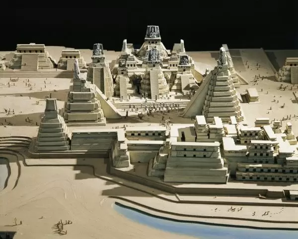 Trong thời gian này, thành phố đã thống trị phần một khu vực rộng lớn của Trung Mỹ về các mặt chính trị, kinh tế và quân sự và tương tác với các đô thị lớn của nền văn minh Teotihuacan lân cận.