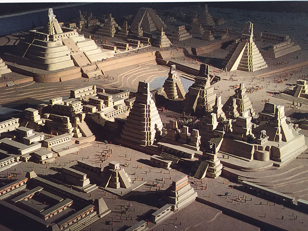 Theo các nghiên cứu, người Maya đã cư trú tại thành phố cổ Tikal trong 7 thế kỷ, khoảng từ năm 200 đến năm 900.