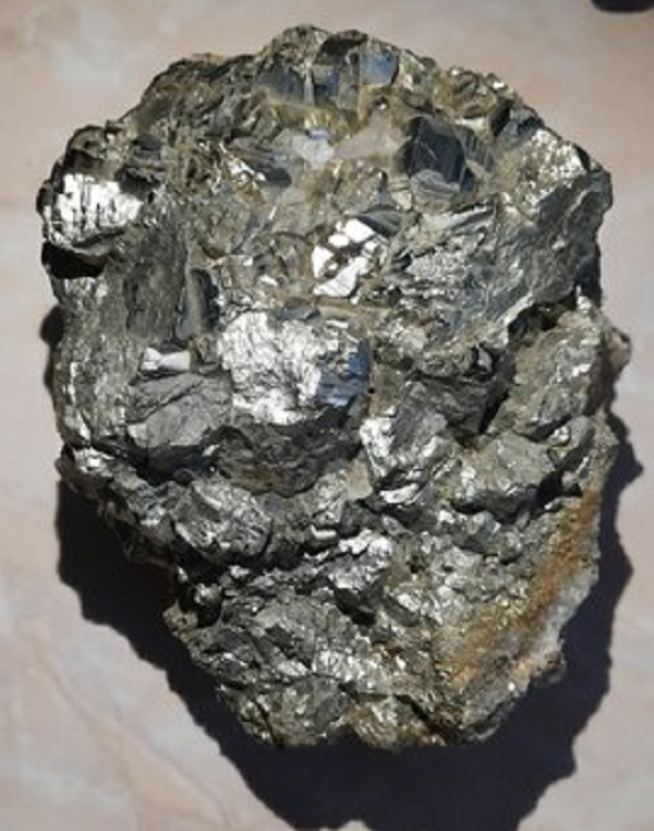 Vì vậy so với xạ trị thì phương pháp này vượt trội hơn nhiều. Nhưng vì loại vật chất này rất đắt nên sẽ phù hợp hơn với những gia đình giàu có về kinh tế.