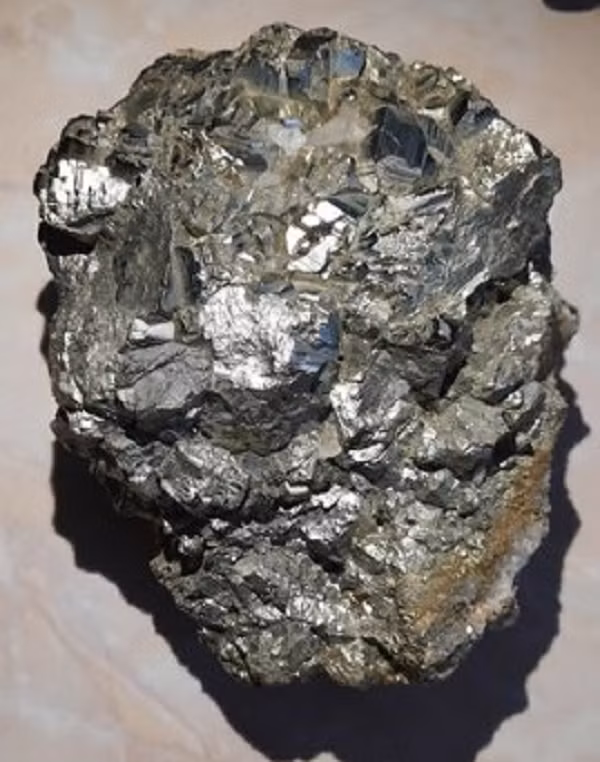 Vì vậy so với xạ trị thì phương pháp này vượt trội hơn nhiều. Nhưng vì loại vật chất này rất đắt nên sẽ phù hợp hơn với những gia đình giàu có về kinh tế.