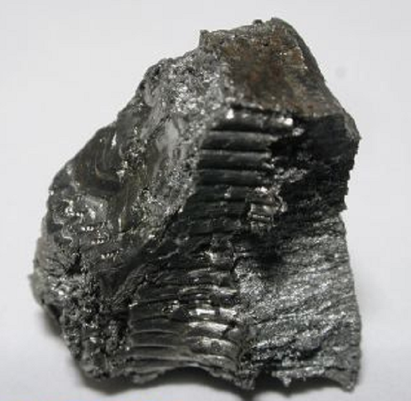 Các nhà khoa học ước tính, tổng lượng californium trên thế giới không vượt quá 5 kg, trong khi khối lượng vàng trên trái đất đã lên tới 60 nghìn tỉ tấn. Đây là một trong những lý do khiến chất này đắt đỏ như vậy.