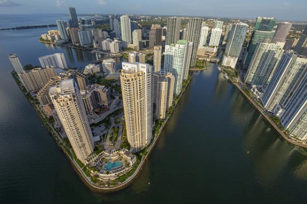 Dự báo đến năm 2030, khoảng 45% diện tích của Đồng bằng sông Cửu Long sẽ bị nhiễm mặn cục bộ và gây thiệt hại nặng nề cho ngành trồng trọt (khoảng 17 tỉ USD) cũng như hệ thống cấp nước ở các vùng trũng của Nam Bộ.