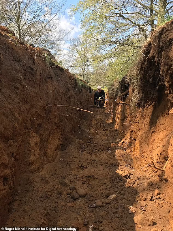 Người Neanderthals đã có mặt ở Anh từ khoảng 400.000 năm trước, từng di cư đi nơi khác theo sự thay đổi của khí hậu và các sông băng.