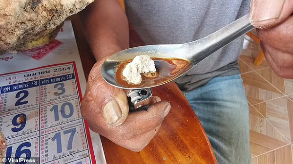 Tôi có ý định bán đi vì đã nhận được giấy chứng nhận chứng minh nó là thật. Nếu có thể bán được giá tốt, tôi sẽ nghỉ làm ngư dân và mở tiệc chiêu đãi bạn bè", anh Narong vui mừng chia sẻ.