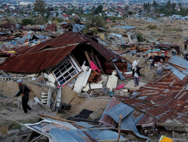 Tuy sinh không cùng thời, mất không cùng năm, nhưng bà Vanga và ông Nostradamus lại có điểm giống nhau trong những tiên tri về thế giới tương lai.