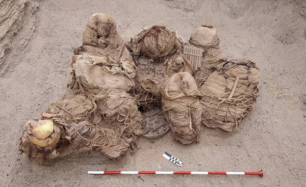 Trong lúc thi công một công trình đặt đường ống dẫn khí ở thành phố Chilca, cách thủ đô Lima của Peru 60 km về phía nam, nhóm công nhân của công ty Khí đốt Calidda đã phát hiện một ngôi mộ cổ.