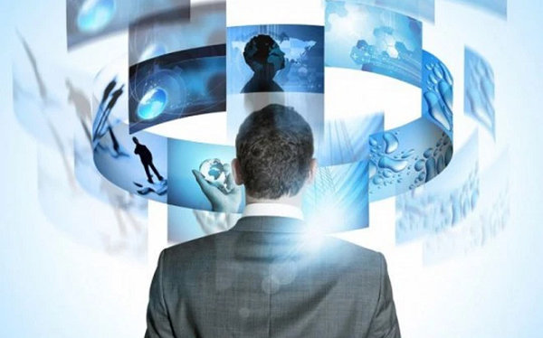 Về khả năng tiên tri (prophecy), ở châu Âu nổi tiếng nhất là nhà chiêm tinh Nostradamus (1503-1566) ở Pháp vào thế kỷ 16. Quyển sấm Les Propheties do Nostradamus sáng tác năm 1555 (có cập nhật lần cuối năm 1568) với nội dung gồm 942 bài thơ 4 câu được người ta cho là đã dự báo chính xác những biến cố lịch sử quan trọng từ thế kỷ 17 đến thế kỷ 21.