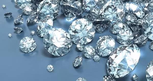 Kim cương "tắc kè hoa" có thể đổi màu khi được đưa vào môi trường nhiệt độ cao 200 độ C hoặc đưa vào bóng tối trong 24 giờ.