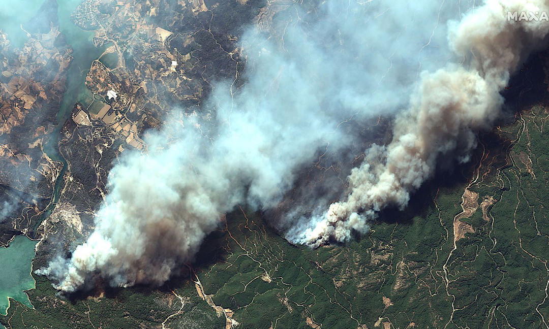 Sóng nhiệt và nhiệt độ mùa hè cao đang đẩy nhanh quá trình tan chảy của băng vĩnh cửu. Khi nhiệt độ tăng lên, các cấu trúc bên trong lớp băng này bắt đầu lỏng lẻo và tan chảy.