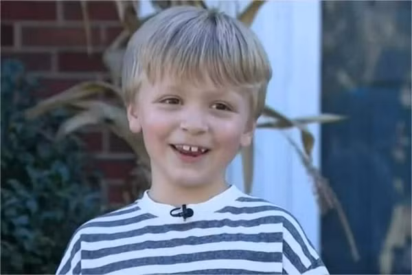 Chúng tương tự, nhưng khác biệt với voi ma mút lông xoắn. Không giống như voi ma mút lông xoắn, quái thú này không thuộc họ Elephantidae. Voi răng mấu từng hiện diện trên khắp nước Mỹ và nhiều vùng trên thế giới suốt kỷ băng hà.