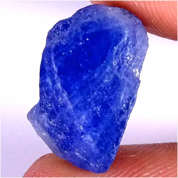 Với số tiền khổng lồ trong tay, tỷ phú người Tazania thay vì sống một cuộc đời xa xỉ đã quyết định cống hiến cho đất nước để cải thiện cơ sở hạ tầng và giúp đỡ những người dân còn khó khăn.