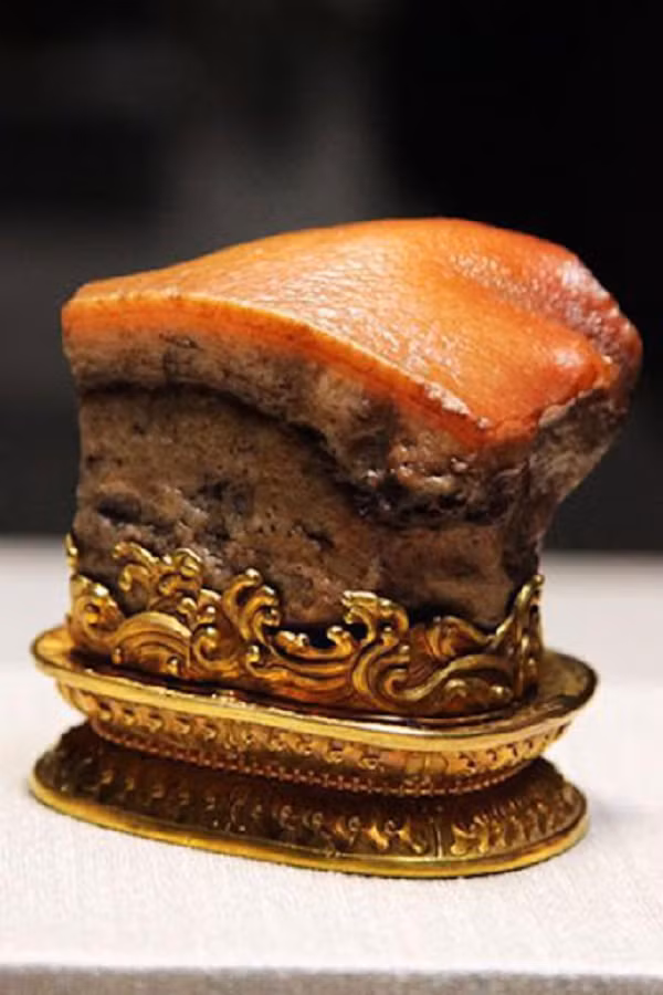 Một số trường hợp cá biệt còn ghi nhận màu sắc đậm nhạt sinh động như thật, thậm chí có thể ngửi thấy được cả mùi thịt lợn nướng thơm lừng. Có thể nói là thế gian hiếm thấy.