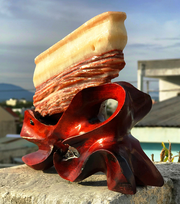 Ở Trung Quốc, những ai sở hữu được loại đá thịt lợn này đều được cho là sẽ có cuộc sống sung túc, giàu có. Vì vậy nên loại đá này còn được gọi bằng một cái tên đẹp đẽ hơn đó là đá phú quý. Mời các bạn xem video: Khung cảnh thiên nhiên tuyệt đẹp tại các quốc gia ít dân nhất thế giới. Nguồn: VTC