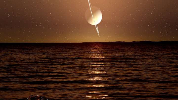 Nước đá được cho là nằm dưới bề mặt đá, và nước lỏng trộn với đủ amoniac để giữ cho nó không bị đóng băng. Điều này được xác định bởi tàu thăm dò Cassini, đã kiểm tra các lực thủy triều trên mặt trăng Titan.