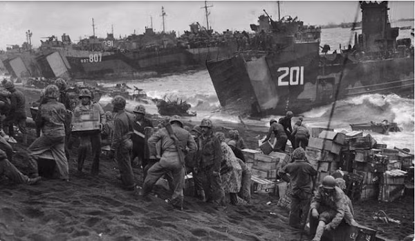 Chính phủ Nhật Bản đã liệt kê núi lửa Suribachi cao 169m là một trong 10 đỉnh núi nguy hiểm nhất ở Nhật Bản. Ông Setsuya Nakada thậm chí còn dự báo có khả năng xảy ra một vụ phun trào lớn trên Iwo Jima.