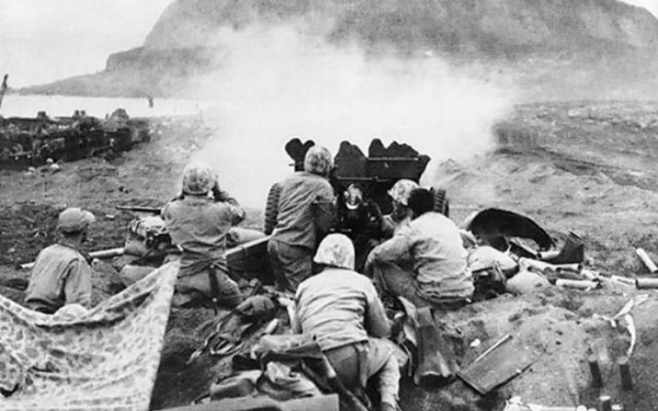 Theo các nhà lịch sử, hòn đảo Iwo Jima được biết đến với cái tên Bãi biển Brown trên các bản đồ chiến lược của Mỹ nhằm ám chỉ một căn cứ hải quân nhân tạo để hỗ trợ một căn cứ quân sự của Mỹ trước cuộc tấn công vào lục địa Nhật Bản.