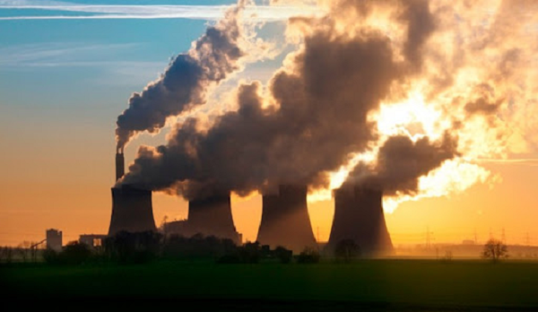 Nhà máy than Suralaya khổng lồ trên đảo Java của Indonesia nhà một trong những nhà máy lớn nhất Đông Nam Á, có thể cung cấp điện cho khoảng 14 triệu hộ dân mỗi năm.