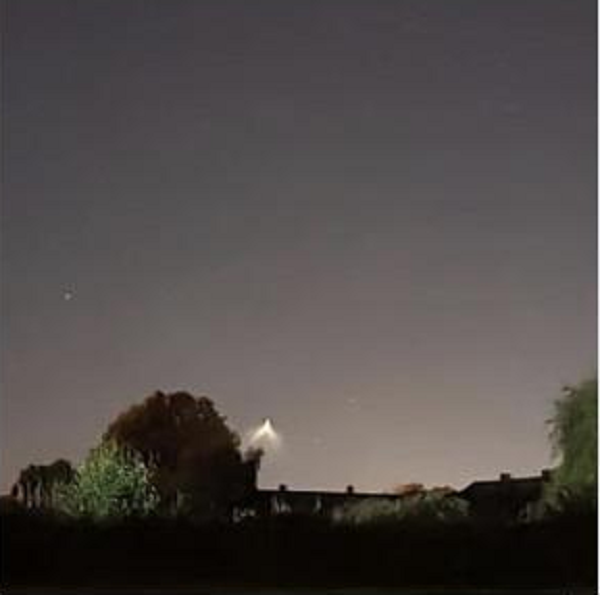 Tuy nhiên, đáp lại mọi lời đồn đoán, chuyên gia không gian hàng đầu của Scotland - kỹ sư công nghệ vũ trụ, Tiến sĩ Malcolm Macdonald cho biết đây không phải "UFO của người ngoài hành tinh".