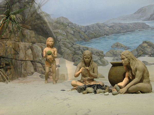 Được biết, đây không phải lần đầu tiên các nhà khoa học tìm thấy những người bạn tình khác loài không thường xuyên của tổ tiên chúng ta.