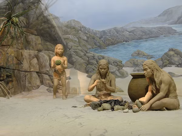 Được biết, đây không phải lần đầu tiên các nhà khoa học tìm thấy những người bạn tình khác loài không thường xuyên của tổ tiên chúng ta.