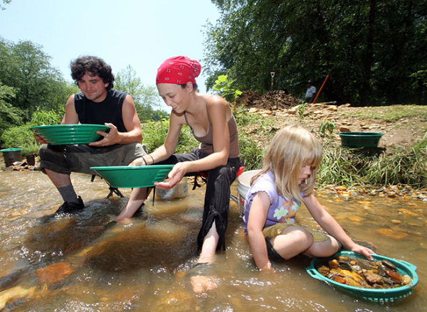 Họ chôn nhiều vật thiêng và kho tàng nhiều báu vật, trong đó có cả một “ kho vàng bị mất”. Người da đỏ làm nhiều bùa phép để bảo vệ và giữ kín bí mật khu này.