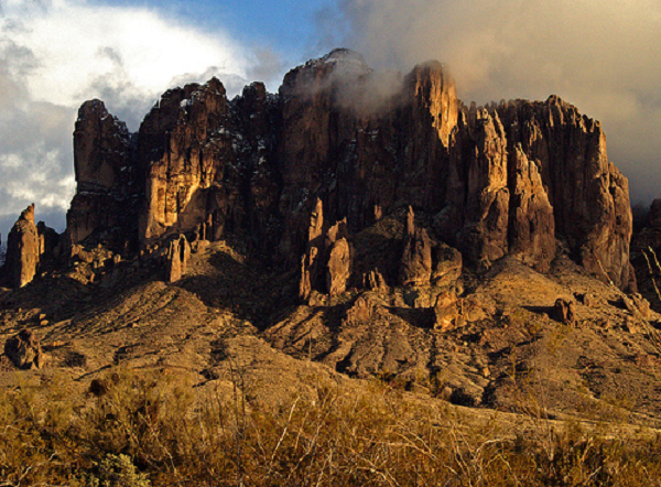 Waltz còn khoe số vàng trong mỏ đủ giúp 20 người trở thành triệu phú. Rồi ông chỉ vị trí mỏ vàng cho bà Thomas và thợ mỏ Rhinehart Petrasch, nhưng ông chết mà không đưa bản đồ cho họ.