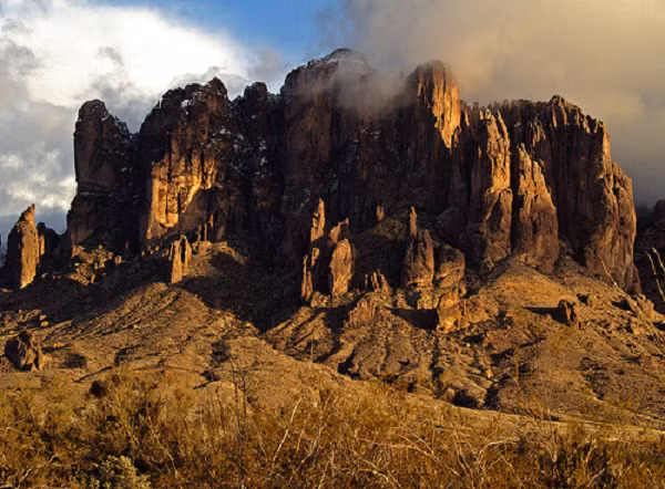 Waltz còn khoe số vàng trong mỏ đủ giúp 20 người trở thành triệu phú. Rồi ông chỉ vị trí mỏ vàng cho bà Thomas và thợ mỏ Rhinehart Petrasch, nhưng ông chết mà không đưa bản đồ cho họ.