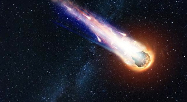 Khối lượng của sao chổi BB khoảng 1.000 lần so với sao chổi điển hình, bề rộng ít nhất là 100 km. Cấu tạo của chổi bao gồm một hạt nhân rắn hình cầu nằm ở trung tâm với những đám mây khí hình thành xung quanh tạo thành phần đầu.