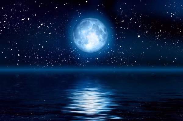 Các vụ núi lửa phun trào cũng có thể tạo ra trăng xanh. Tuy nhiên, đây là một hiện tượng cực hiếm, vì các phân tử trong khói, bụi cần phải đạt kích cỡ khá chuẩn xác mới tạo ra được hiện tượng này.