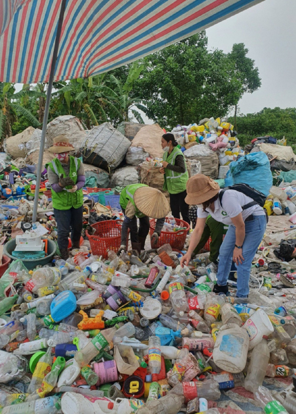 Ton vinh nhung phu nu nghe ve chai tham lang tai Ha Noi-Hinh-2
