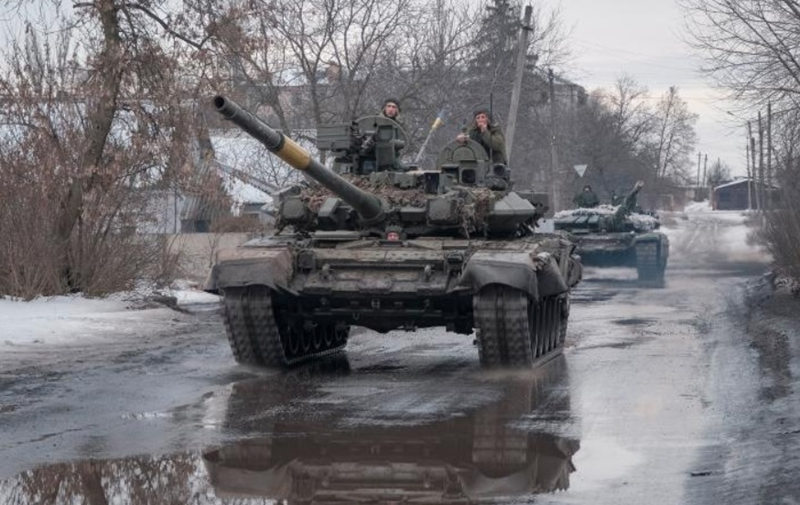 Mới đây, một báo cáo trên tờ Wall Street Journal đã thu hút sự chú ý rộng rãi trong cộng đồng quân sự quốc tế. Theo báo cáo, Quân đội Ukraine cực kỳ thận trọng trong việc sử dụng xe tăng tối tân được phương Tây hỗ trợ trên chiến trường, thậm chí có thể nói rằng chúng rất hiếm khi được sử dụng. Ảnh: Reuters.