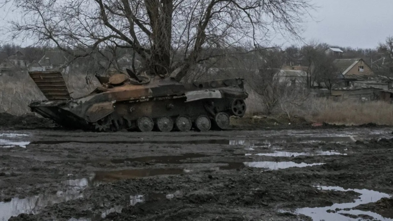 Báo cáo trình bày chi tiết tình hình khó khăn của hàng chục xe tăng tối tân phương Tây trên chiến trường. Những thiết bị hạng nặng này vốn được đặt nhiều hy vọng nhưng thỉnh thoảng mới xuất hiện, một số thậm chí còn bị Quân đội Nga làm hư hỏng, phá hủy hoặc bắt giữ. Ảnh minh họa.