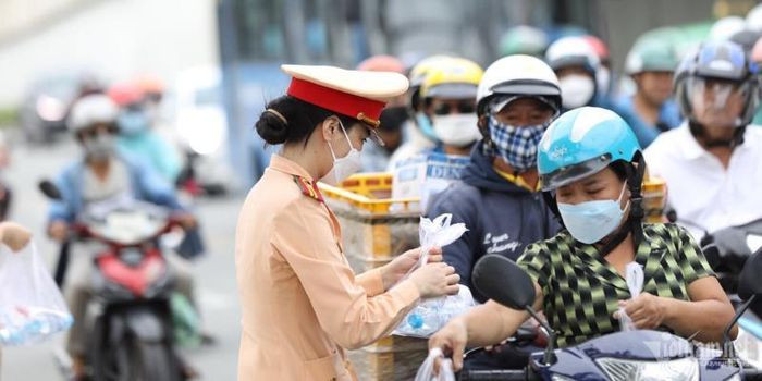 Huy động 100% cán bộ, chiến sỹ làm nhiệm vụ dịp nghỉ lễ Huy dong 100% can bo, chien sy lam nhiem vu dip nghi le