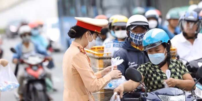 Huy dong 100% can bo, chien sy lam nhiem vu dip nghi le