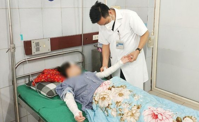 Cach so cuu nguoi bi bong vi no bong bay bom khi-Hinh-2