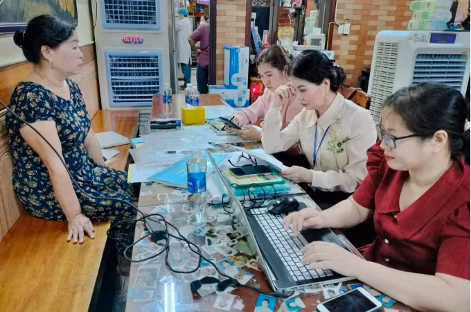 Vụ ngộ độc bánh mì Phượng: Người nhà chủ tiệm lên tiếng - Hình 2 Vu ngo doc banh mi Phuong: Nguoi nha chu tiem len tieng-Hinh-2