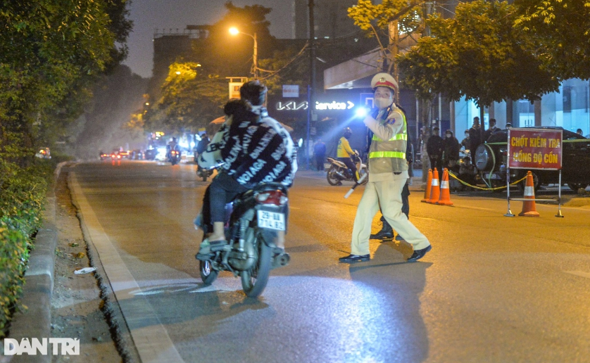 Cảnh sát giao thông được dừng xe trong những trường hợp nào từ 15/9? Canh sat giao thong duoc dung xe trong nhung truong hop nao tu 15/9?