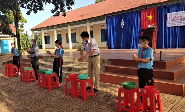 Dich dau mat do lay nhanh trong truong: Phong benh the nao?-Hinh-3