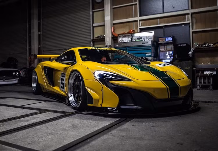 Hiện tại, McLaren đang chia dòng sản phẩm của mình ra thành 3 phân khúc từ thấp tới cao là Sport, Super và Ultimate Series, tất cả đều có chung một động cơ và khung. Trong đó, chiếc siêu xe McLaren 650S nằm ở phân khúc tầm trung Sport Series và hiện tại, mẫu xe "khủng" nhất là siêu xe đua P1 GTR thuộc dòng Ultimate Series.