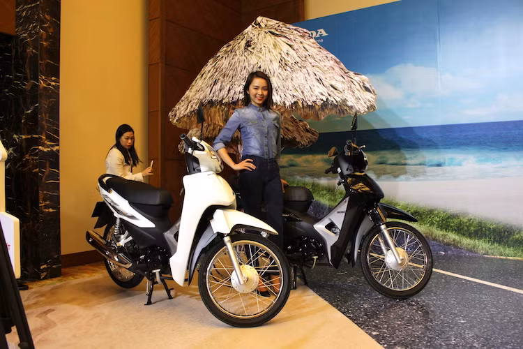 Vào buổi sáng ngày 6/1/2017 tại Hà Nội, phiên bản Honda Wave Alpha 110 mới đã được Honda Việt Nam chính thức ra mắt. Thay thế cho chiếc Wave Alpha 100 cũ, Wave Alpha 110 sẽ là mẫu xe số phổ thông có giá rẻ nhất của Honda tại thị trường Việt. Tính từ khi ra mắt lần đầu tại Việt Nam vào năm 2002, đây là thế hệ Wave Alpha thứ 3.