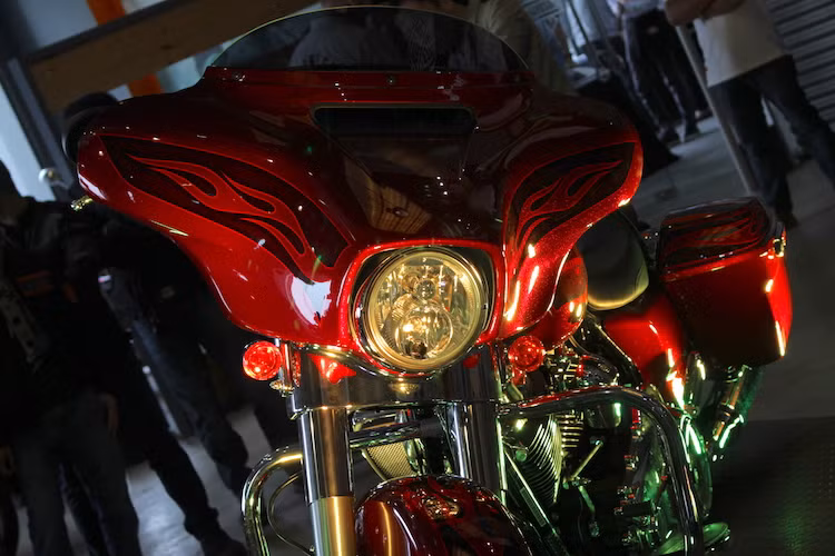 Thiết kế của Street Glide Special không có sự thay đổi lớn so với phiên bản Street Glide của các năm trước. Bao hết phần đầu xe là bộ quây chắn gió lớn với thiết kế cổ điển theo phong cách của dòng Electra Glide Ultra Classic, thay vì mẫu quây vuông vức và hiện đại hơn của dòng Road Glide.